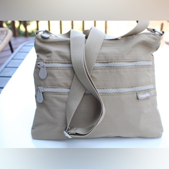 Baggallini cross body bag - Picture 12 of 12